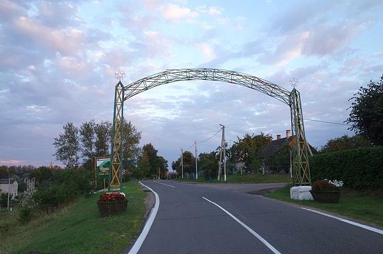 Въездную арку установили на границе Ингушетии и Чечни